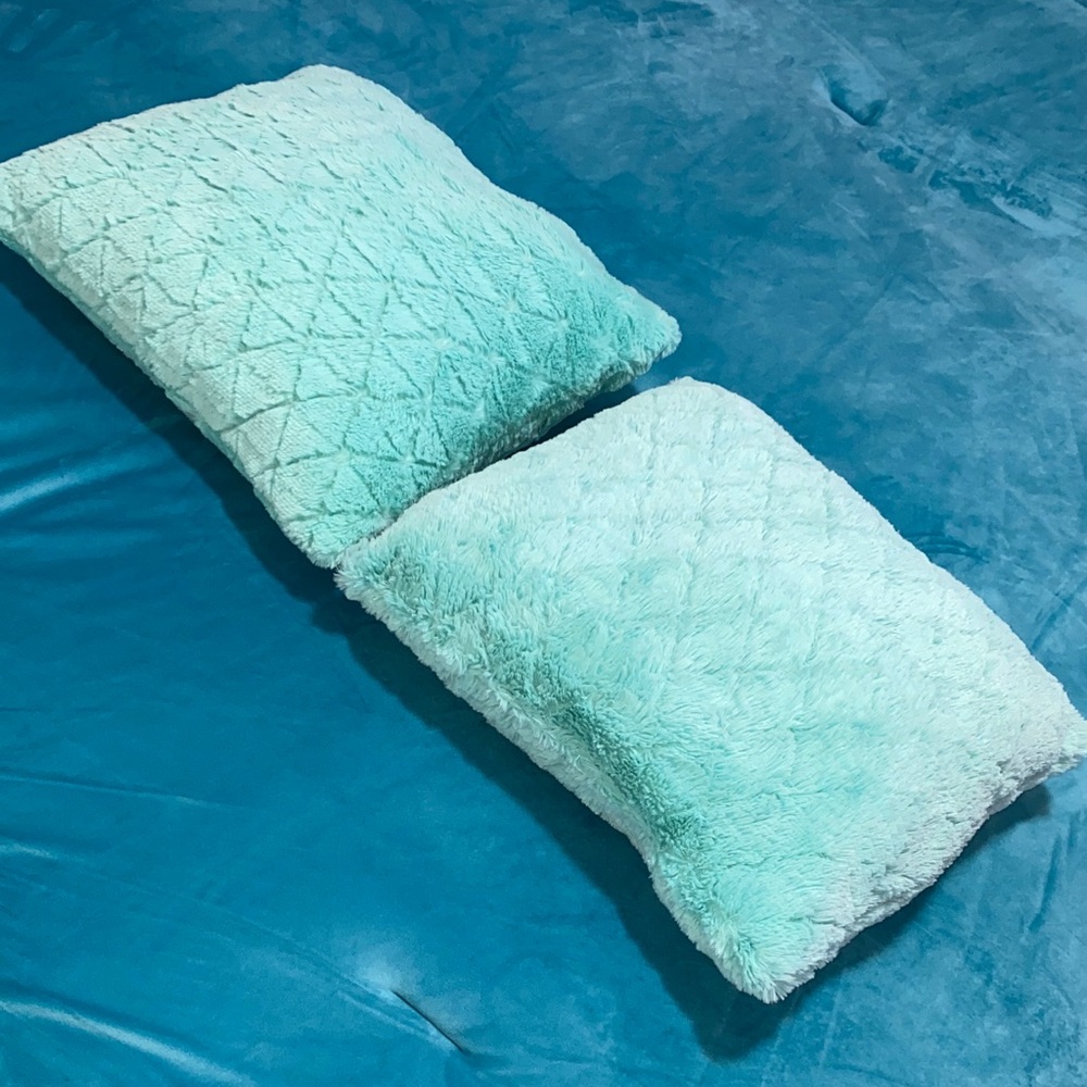Luxurious Aqua Pillow Set